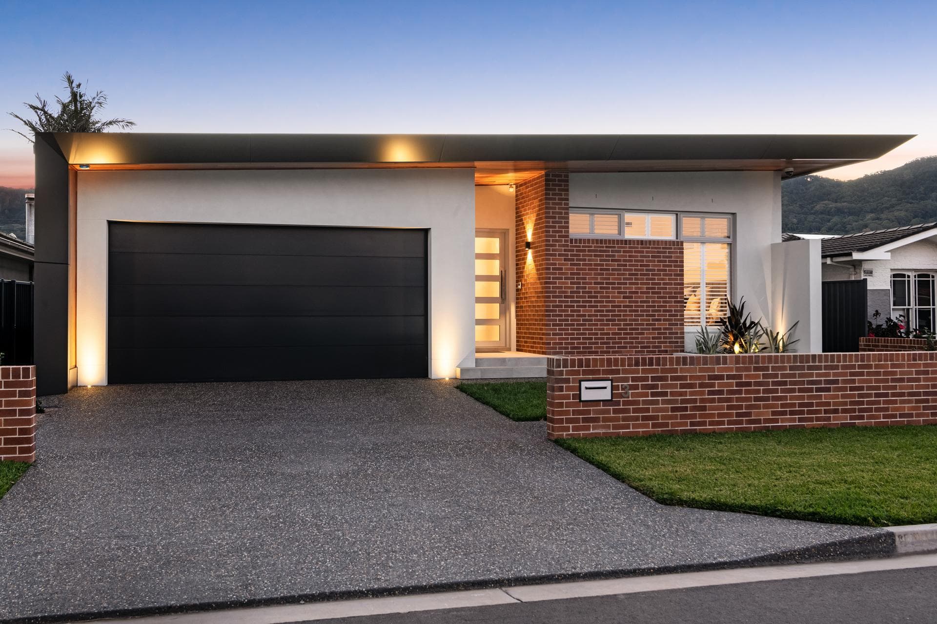 Detail of ALPOLIC™/fr Monument aluminium cladding providing contrast and crisp façade lines