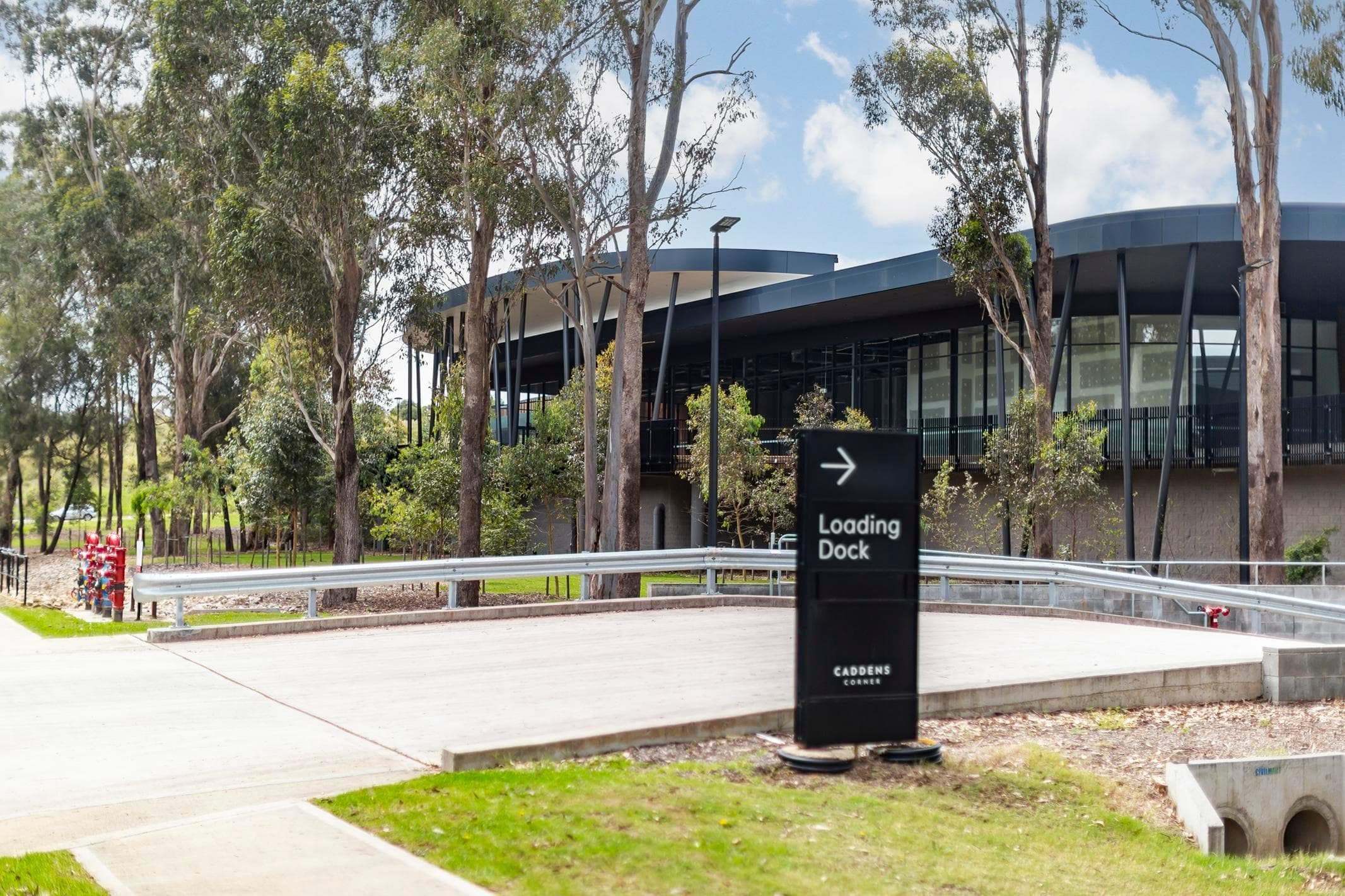 Retail pavilion façade at Caddens Corner using ALPOLIC™ NC/A1 in Anthracite Grey