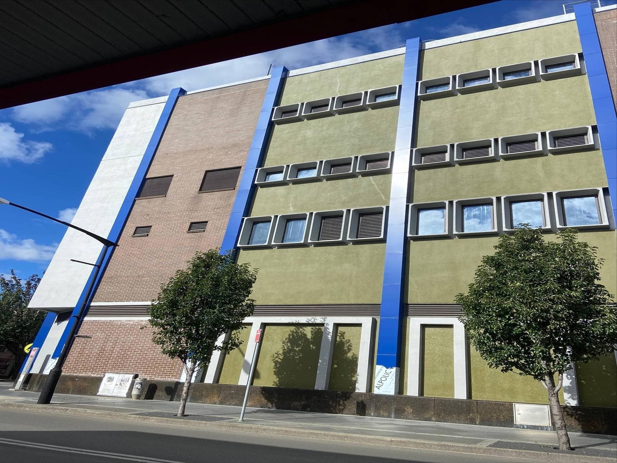 Close-up of ALPOLIC™ NC/A1 aluminium cladding panels delivering a durable façade finish