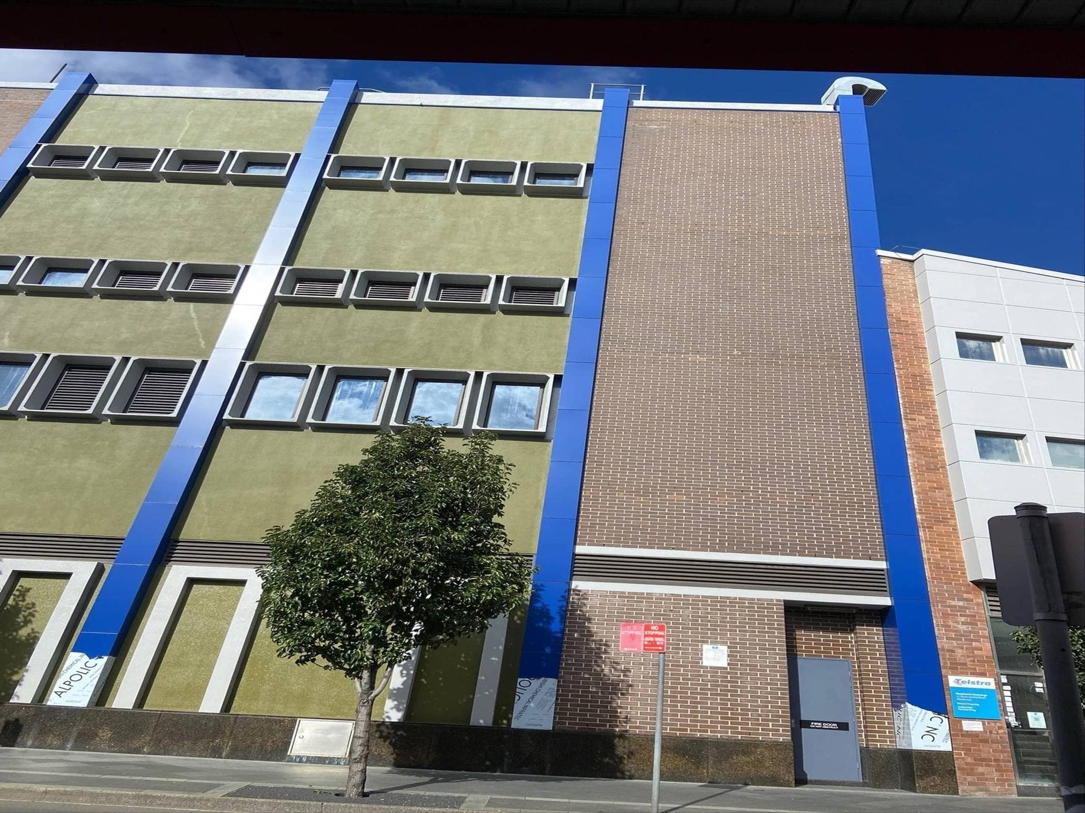 Wide elevation showing ALPOLIC™ NC/A1 reclad façade as part of Telstra national rollout