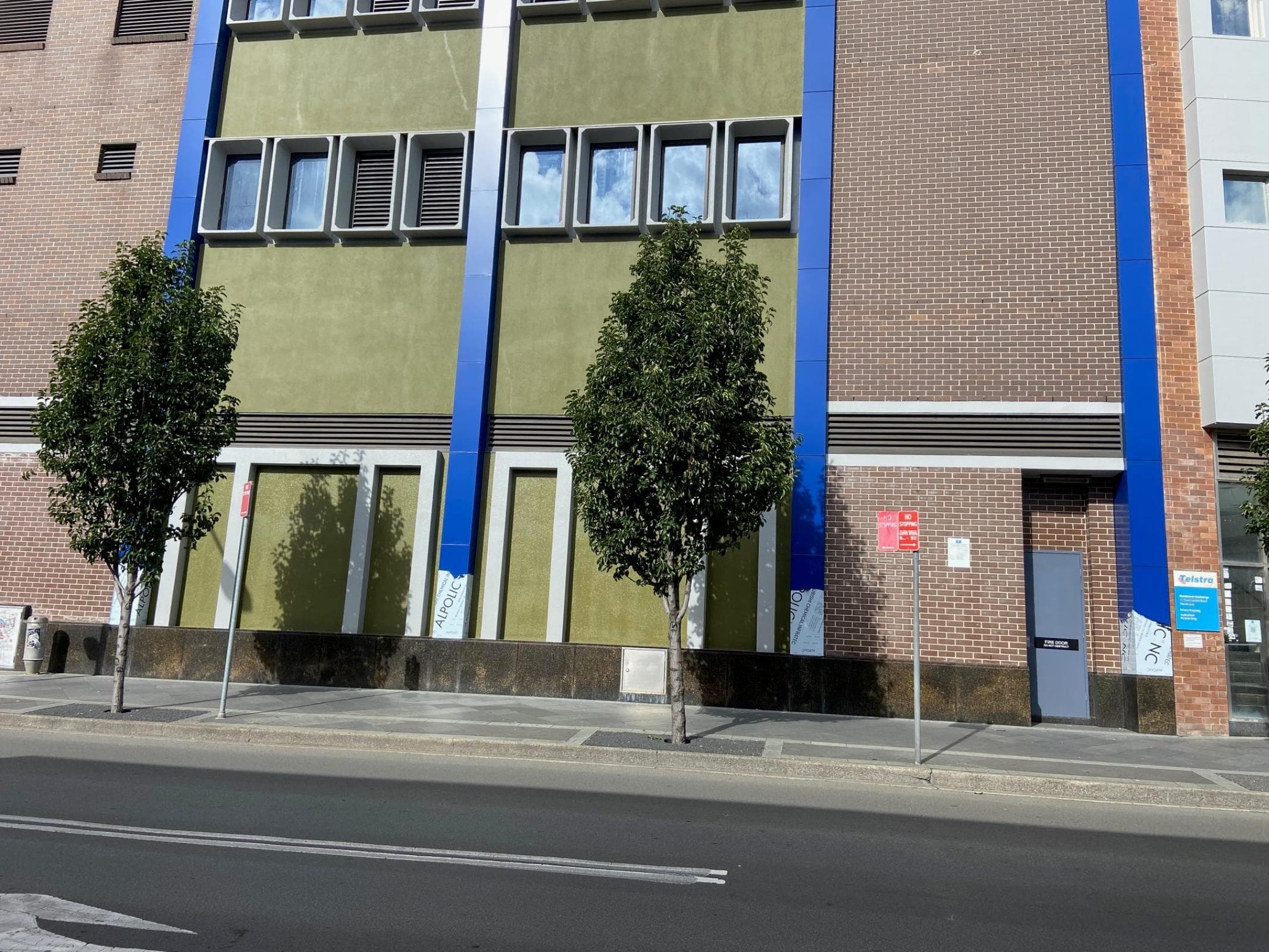 Completed Telstra Blacktown facility featuring ALPOLIC™ NC/A1 recladding in Union Blue