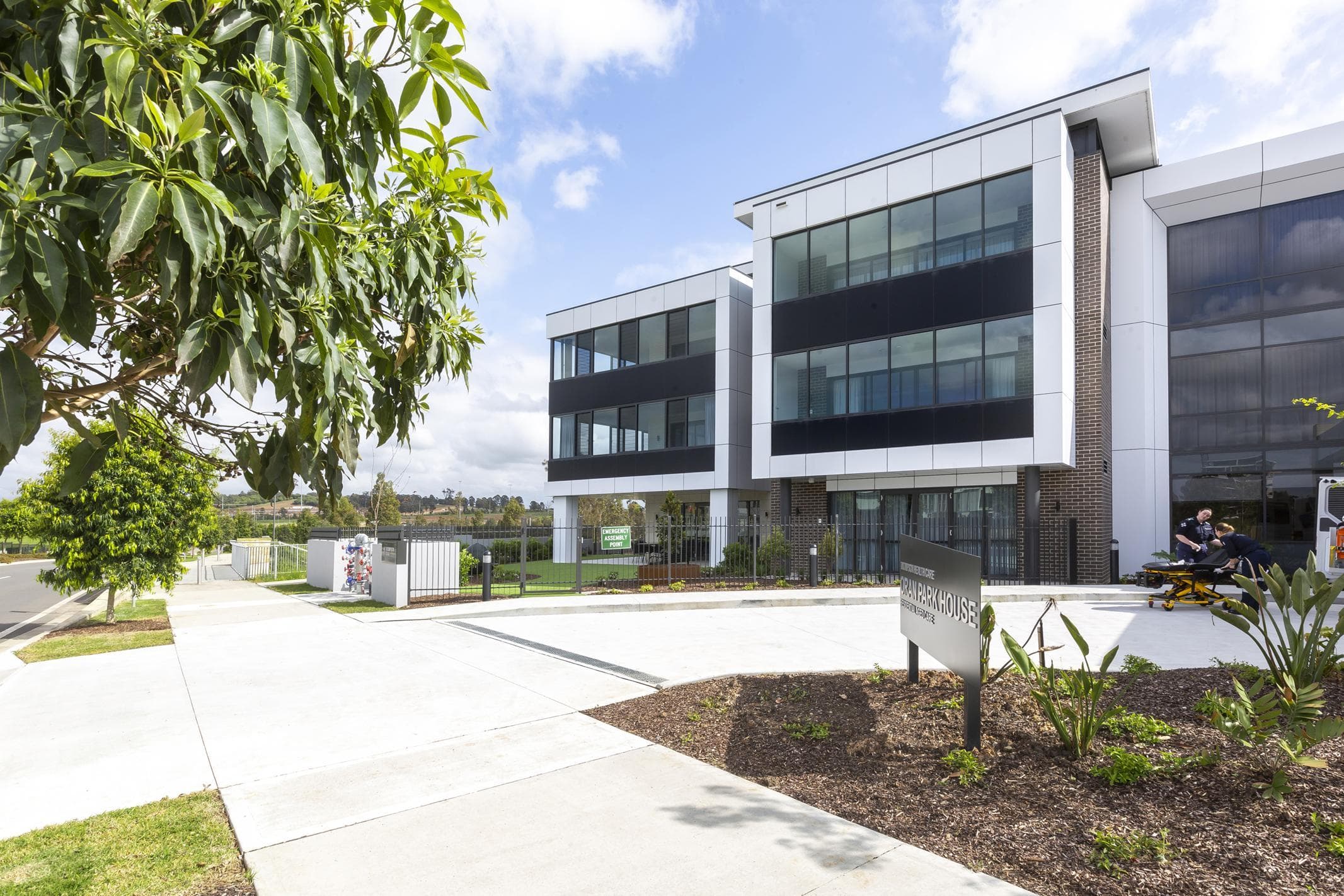 Oran Park House entrance with ALPOLIC™ NC/A1 cladding in White and Black creating bold façade contrasts