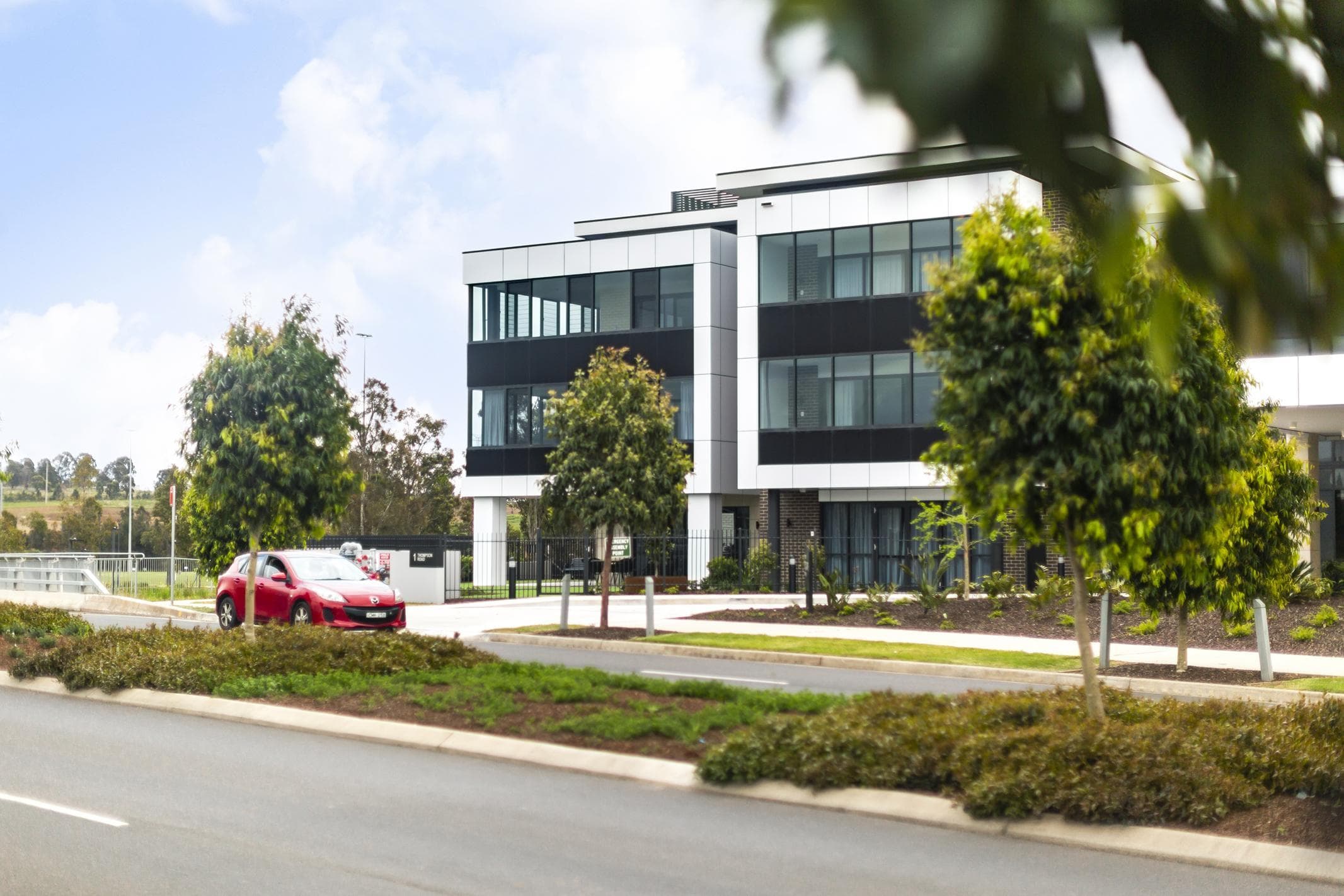 ALPOLIC™ NC/A1 cladding in White and Black on the contemporary façade of Oran Park House aged care facility