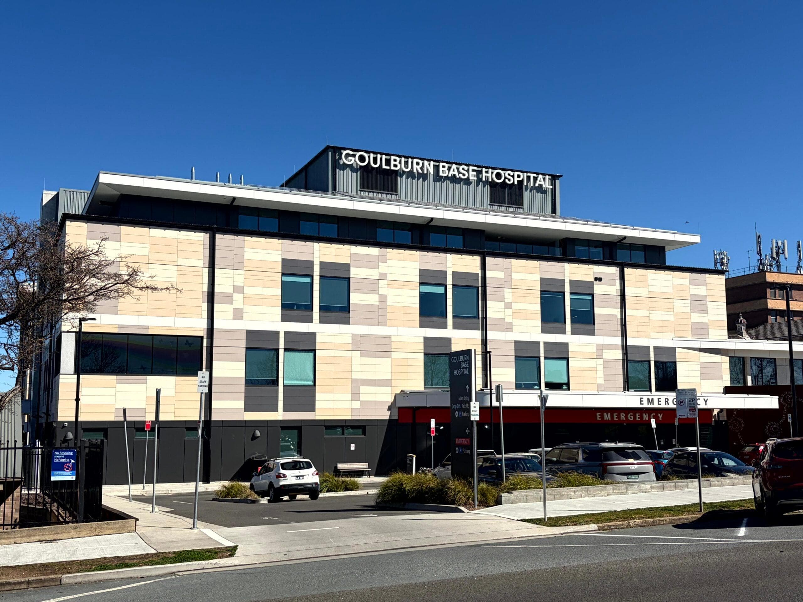 Goulburn Base Hospital reclad façade with ALPOLIC™ NC/A1 Monument cladding and patterned exterior panels