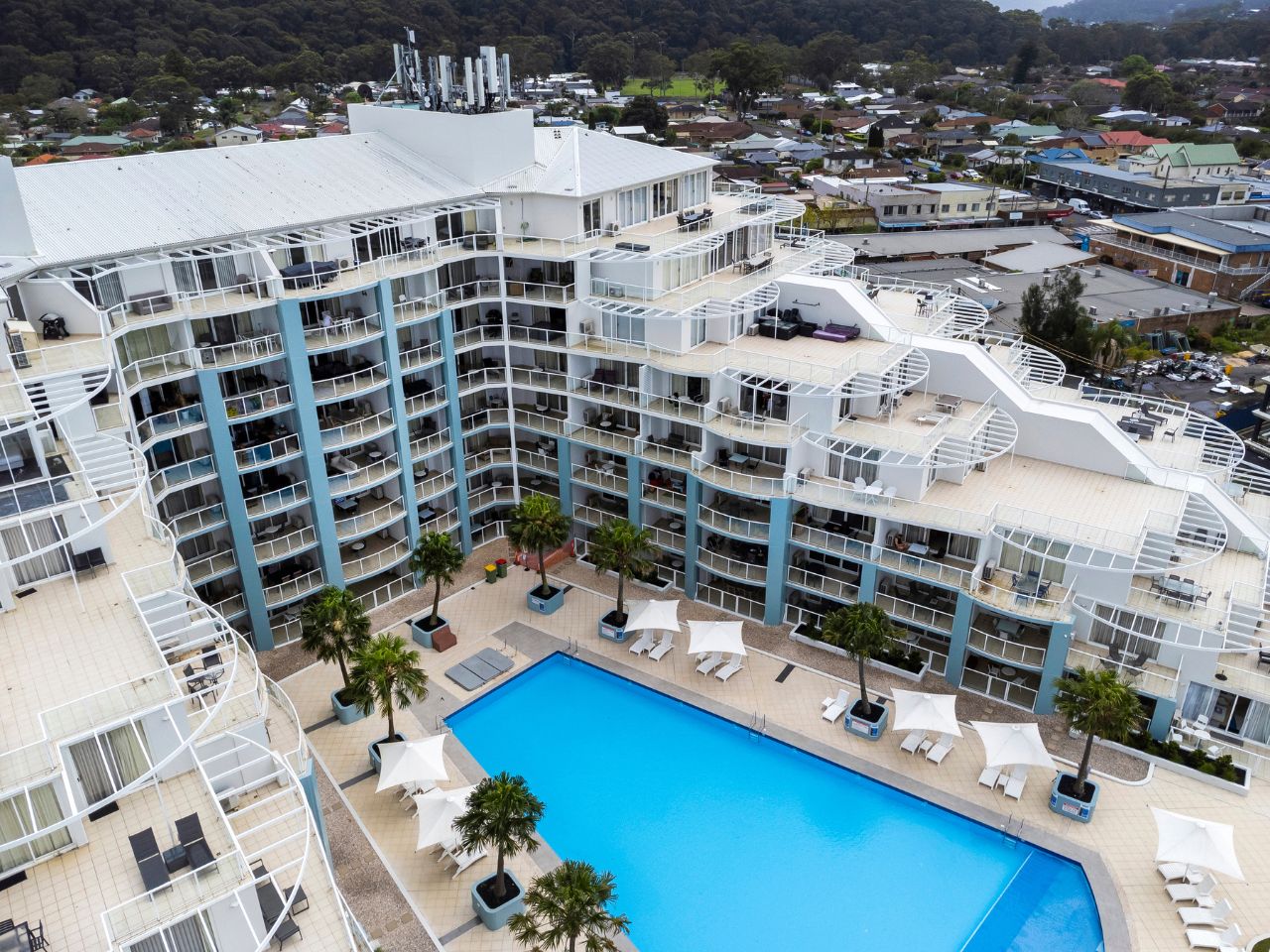 Mitsubishi ALPOLIC NC/A1 DtS non-combustible cladding on façade of the Mantra Ettalong hotel on the NSW Central Coast.