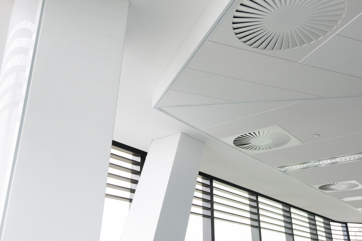 5 Considerations When Choosing the Right Modular Metal Ceiling