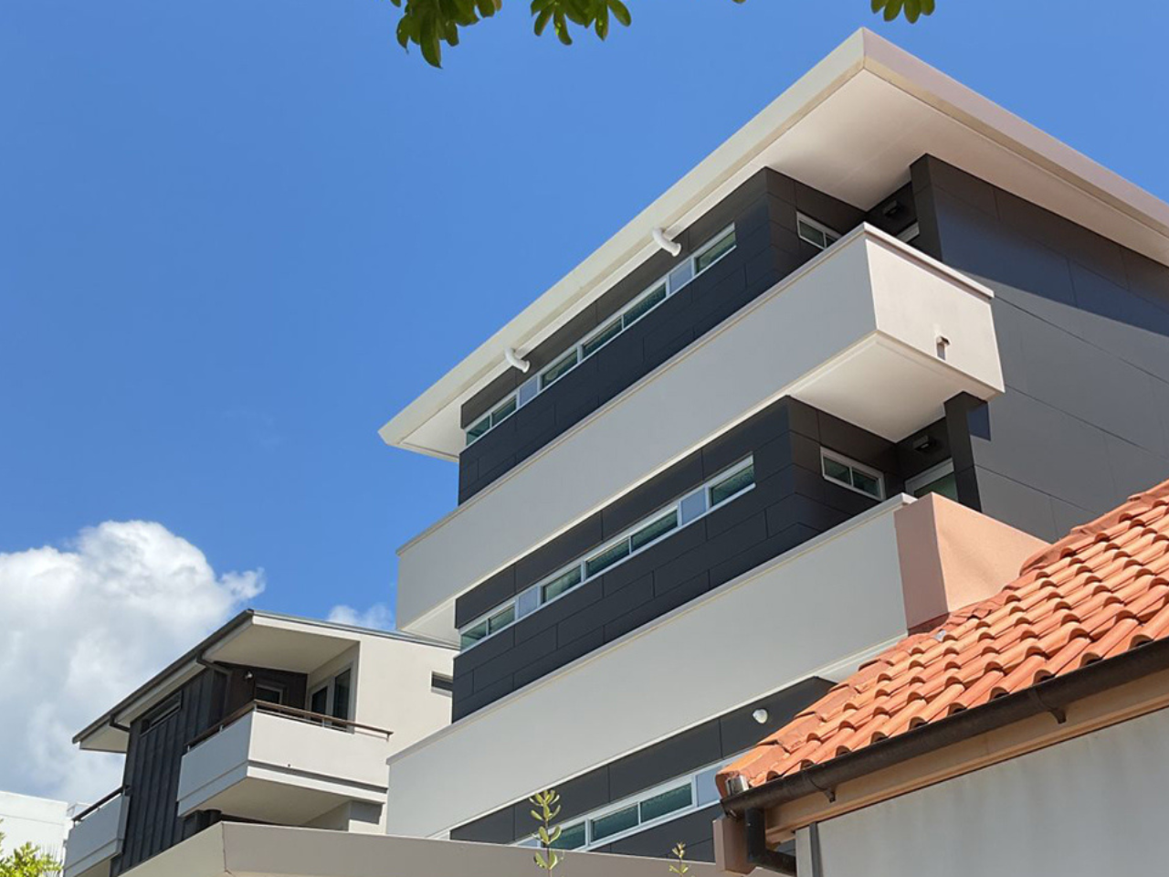 Reclad façade of the Sandpiper Building in Queensland with DtS non-combustible aluminium panels.