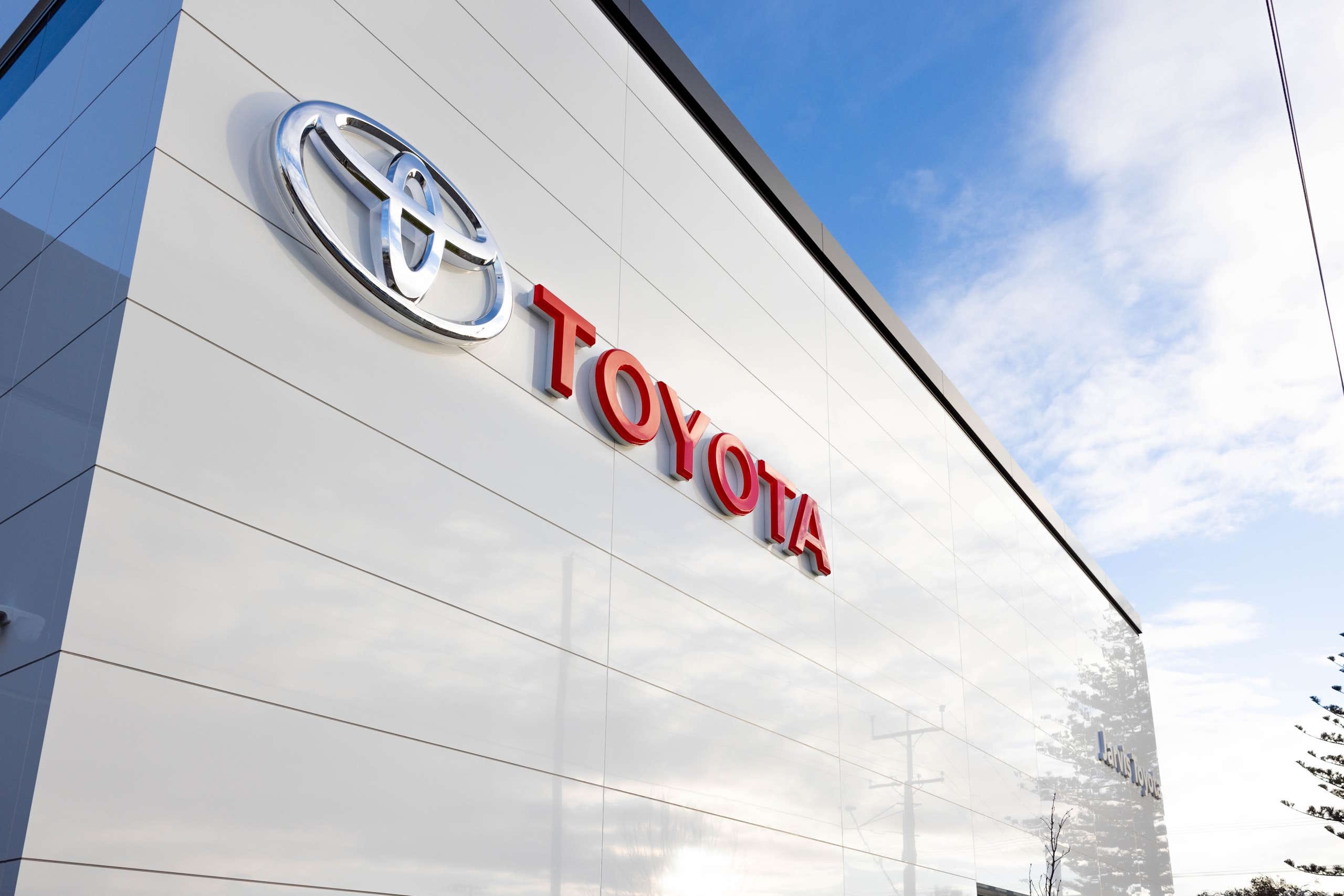 Jarvis Toyota dealership façade finished in ALPOLIC™ architectural cladding with bold Toyota signage