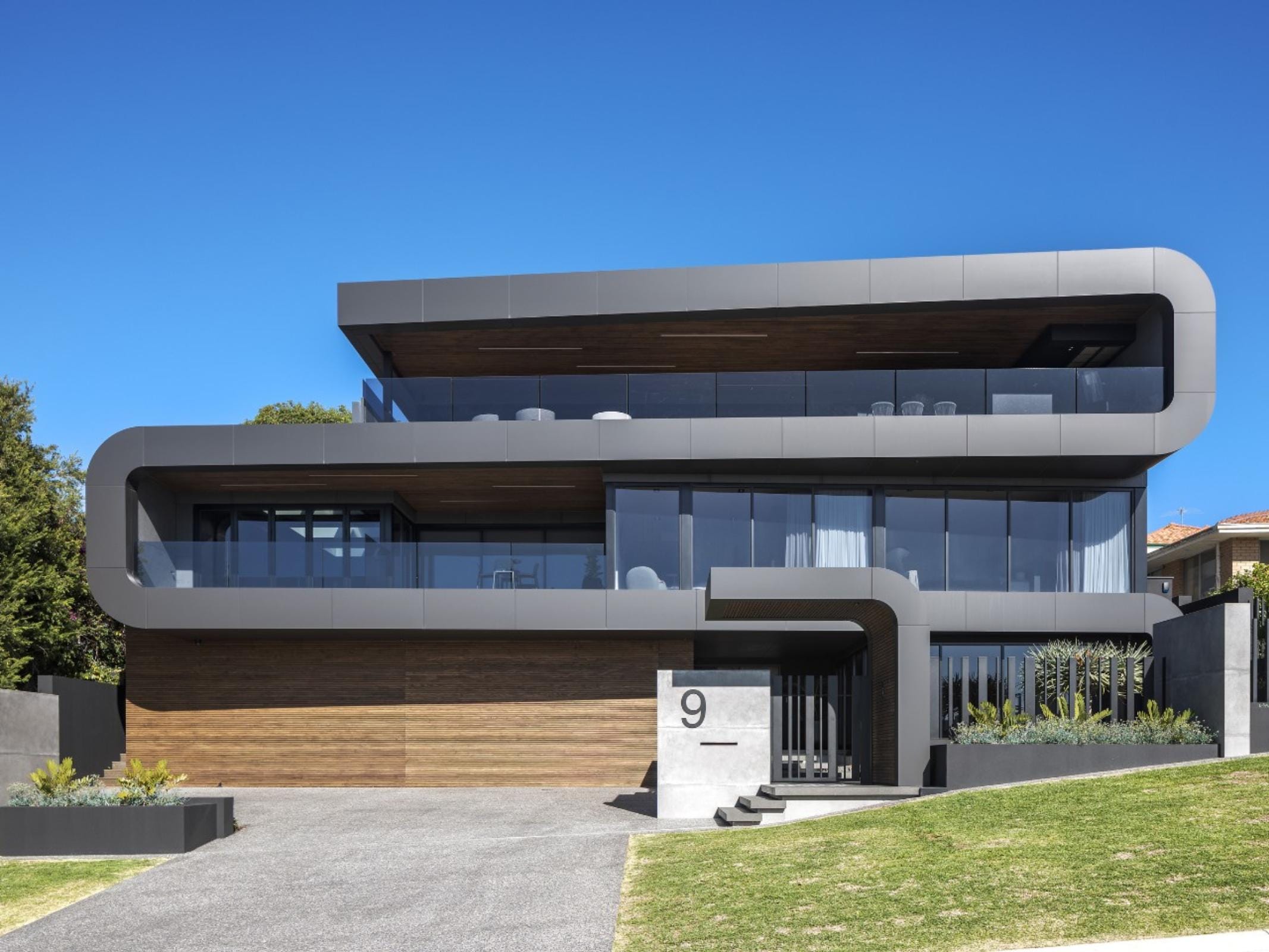 Minimalist residential façade featuring seamless ALPOLIC™ aluminium cladding with clean lines and neutral tones
