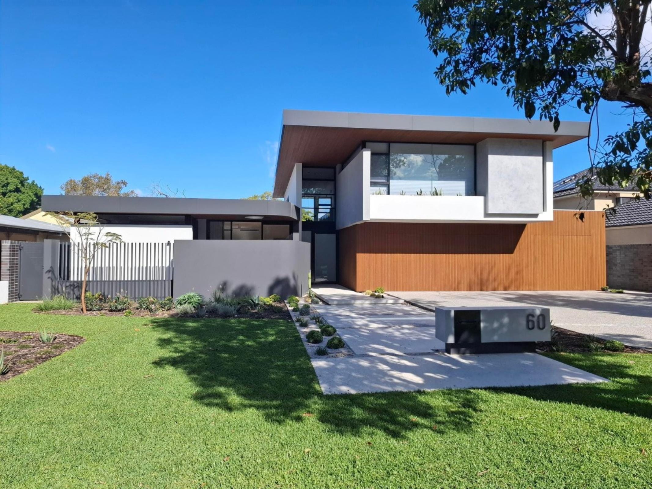 Layered residential façade using ALPOLIC™ panels and timber finishes for depth and architectural contrast